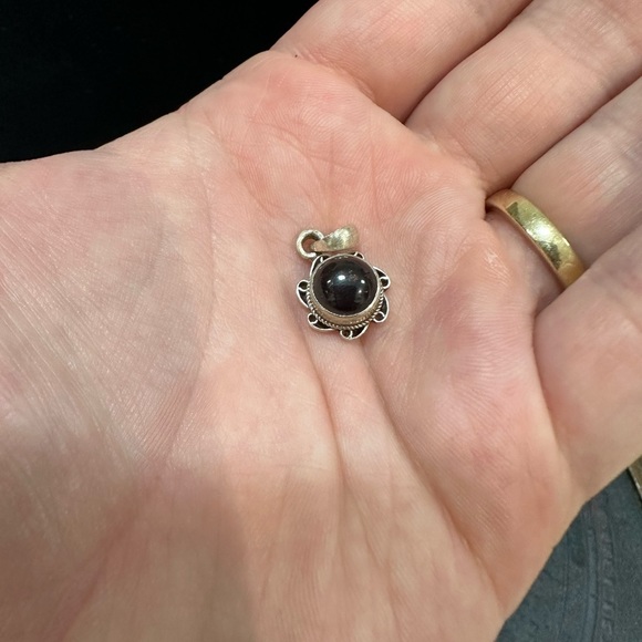 SMALL 925 silver sun swirl pendant with dark purple stone - Picture 5 of 9